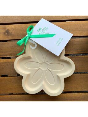 Tag Heirloom Collection Flower Daisy Stoneware Cookie Mold 2020 Collectible New